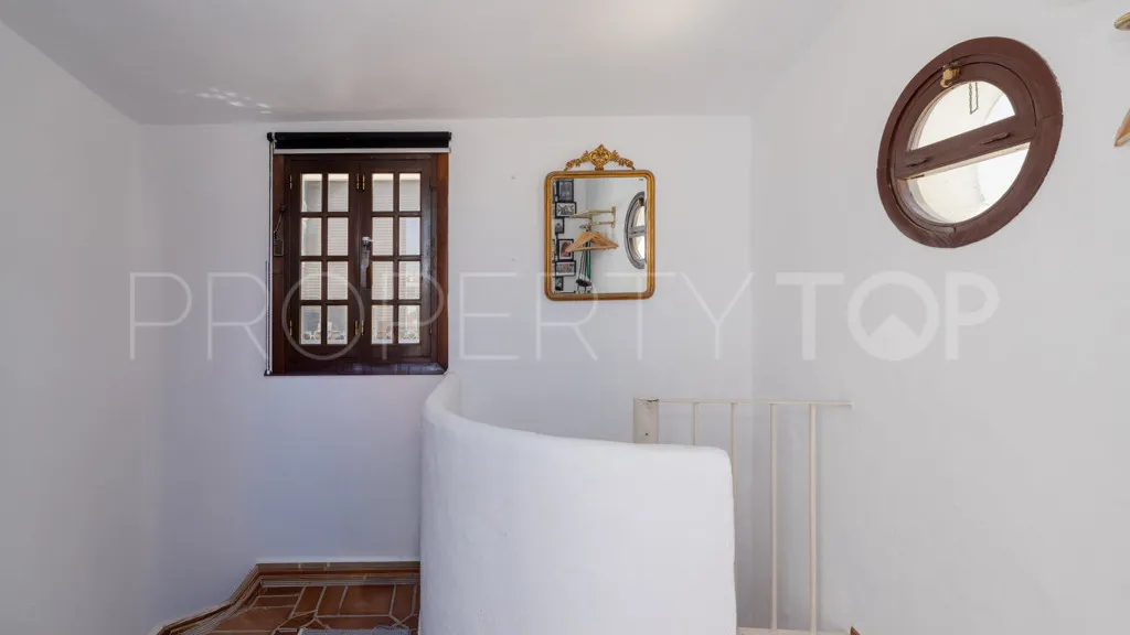 For sale chalet in Estepona