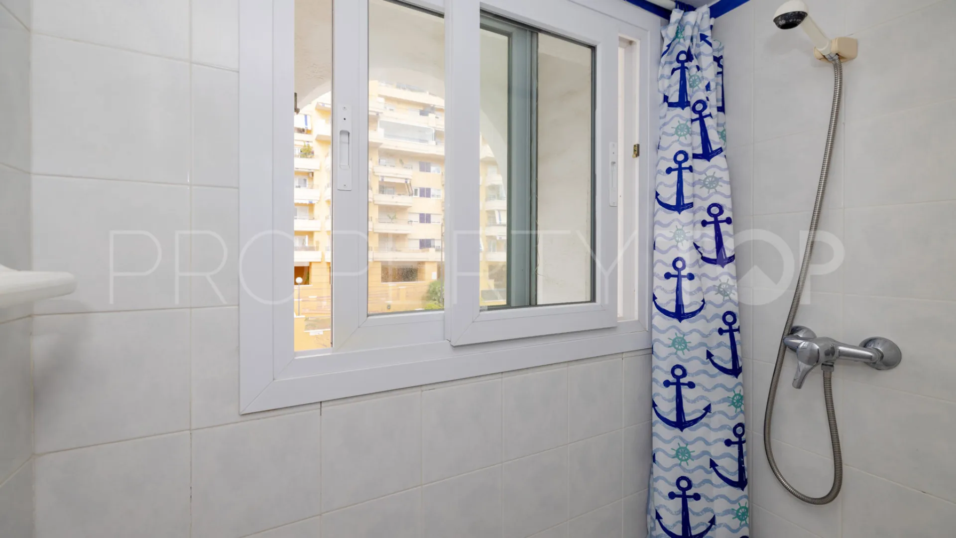 Apartamento en venta en Estepona Puerto con 3 dormitorios
