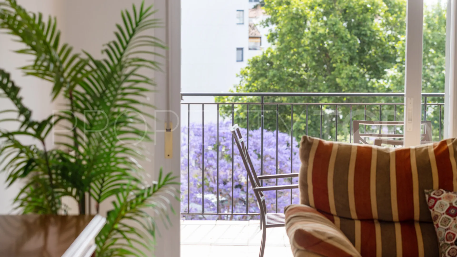Apartamento en venta en Estepona Puerto con 3 dormitorios
