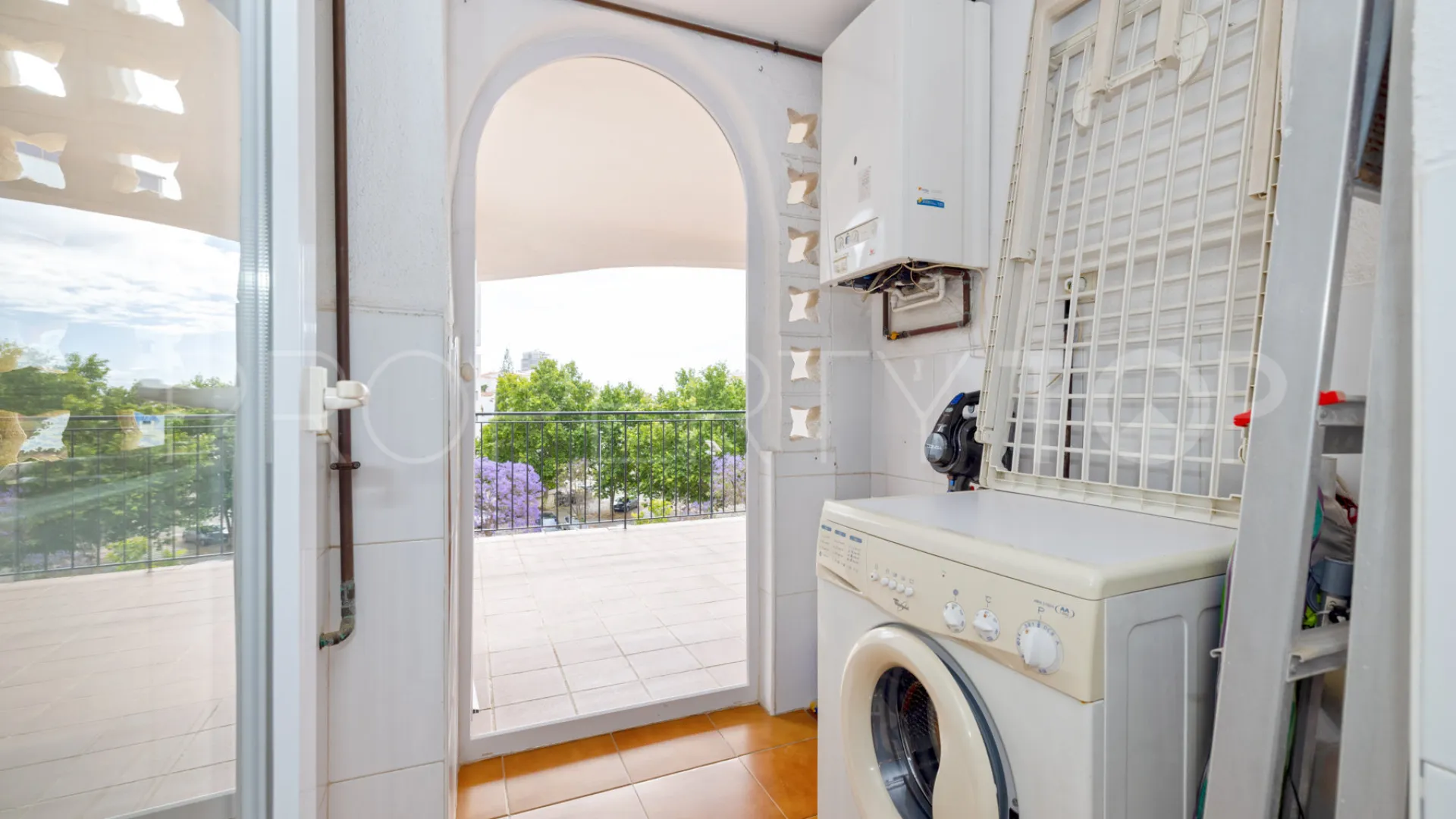 Apartamento en venta en Estepona Puerto con 3 dormitorios