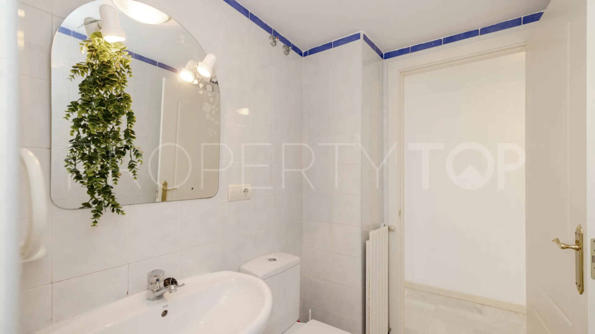 Apartamento en venta en Estepona Puerto con 3 dormitorios