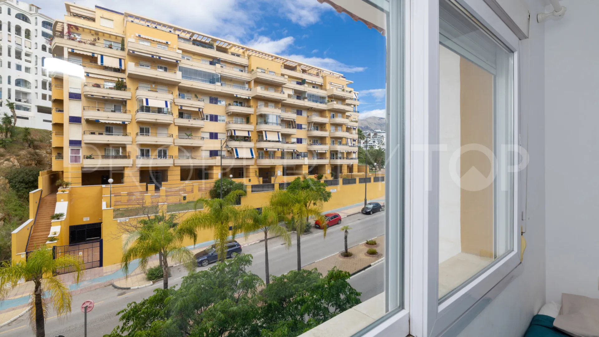 Apartamento en venta en Estepona Puerto con 3 dormitorios