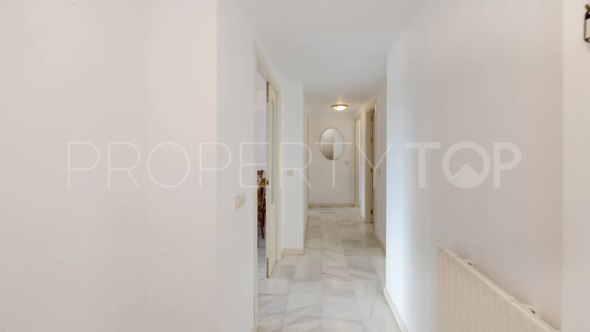Apartamento en venta en Estepona Puerto con 3 dormitorios
