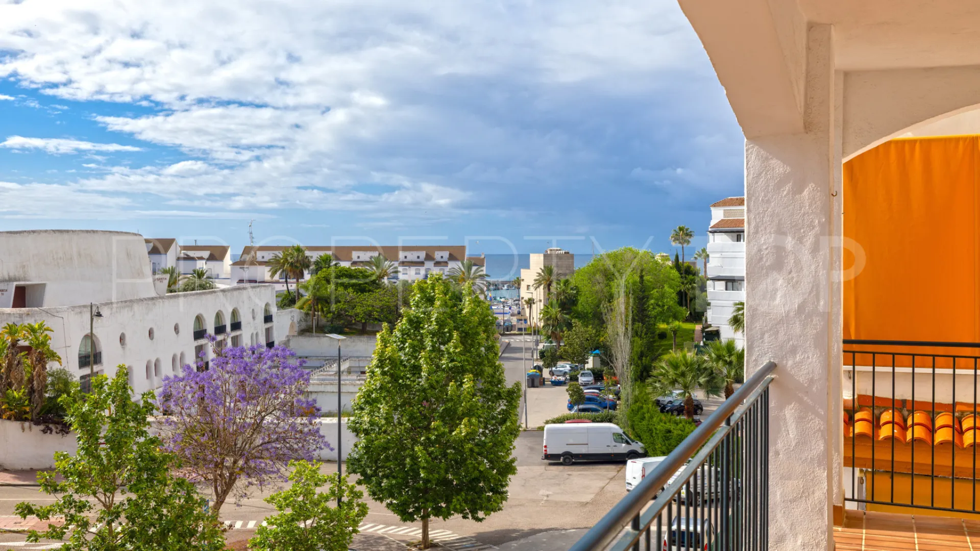 Apartamento en venta en Estepona Puerto con 3 dormitorios