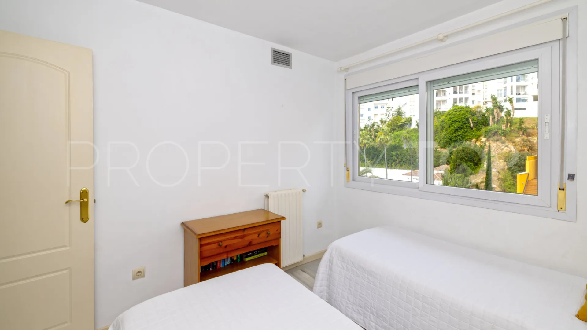 Apartamento en venta en Estepona Puerto con 3 dormitorios