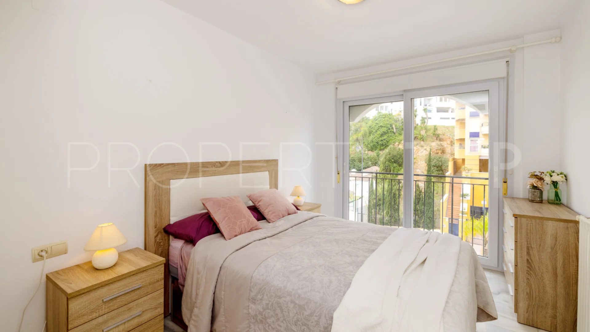 Apartamento en venta en Estepona Puerto con 3 dormitorios
