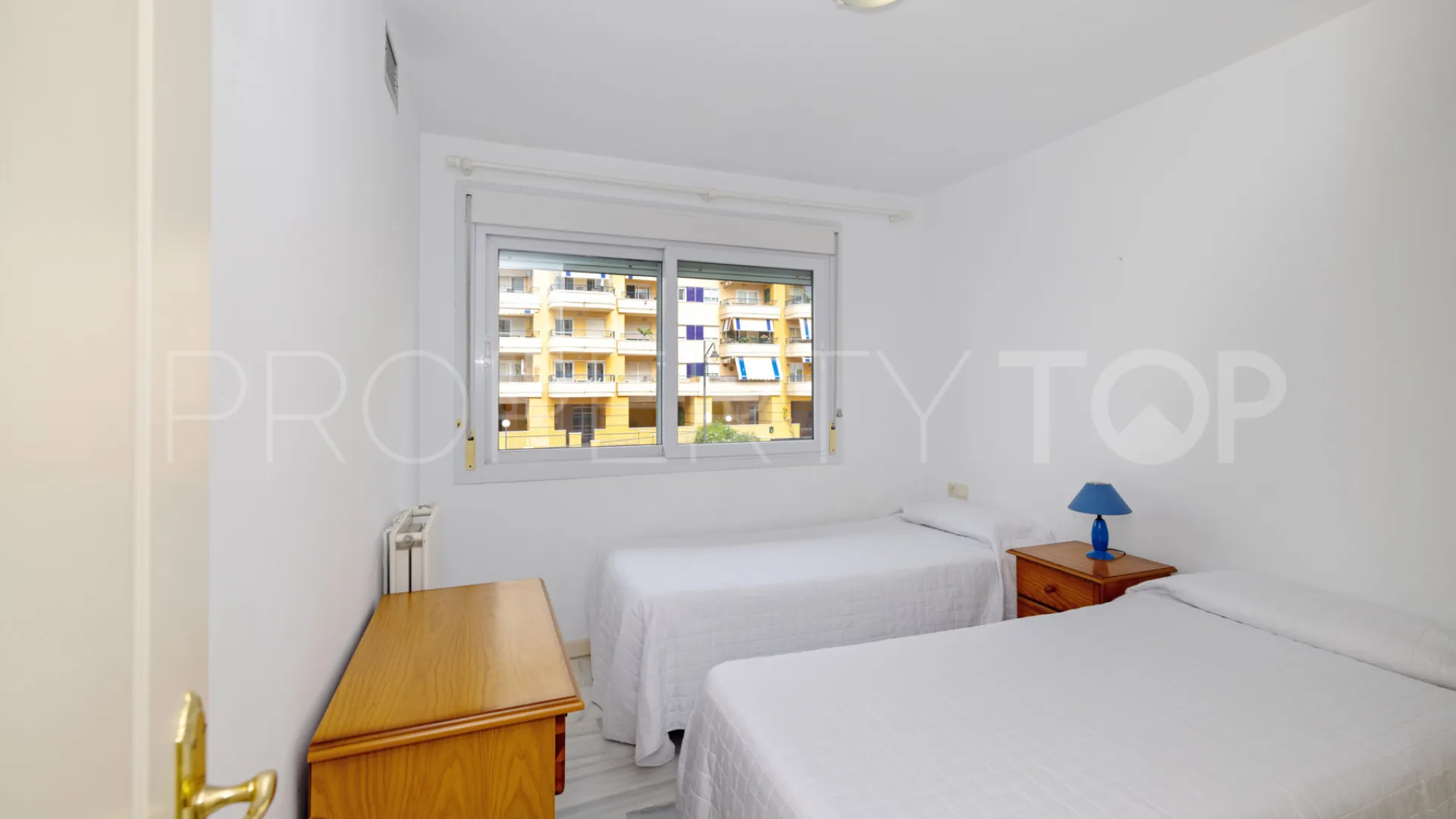 Apartamento en venta en Estepona Puerto con 3 dormitorios