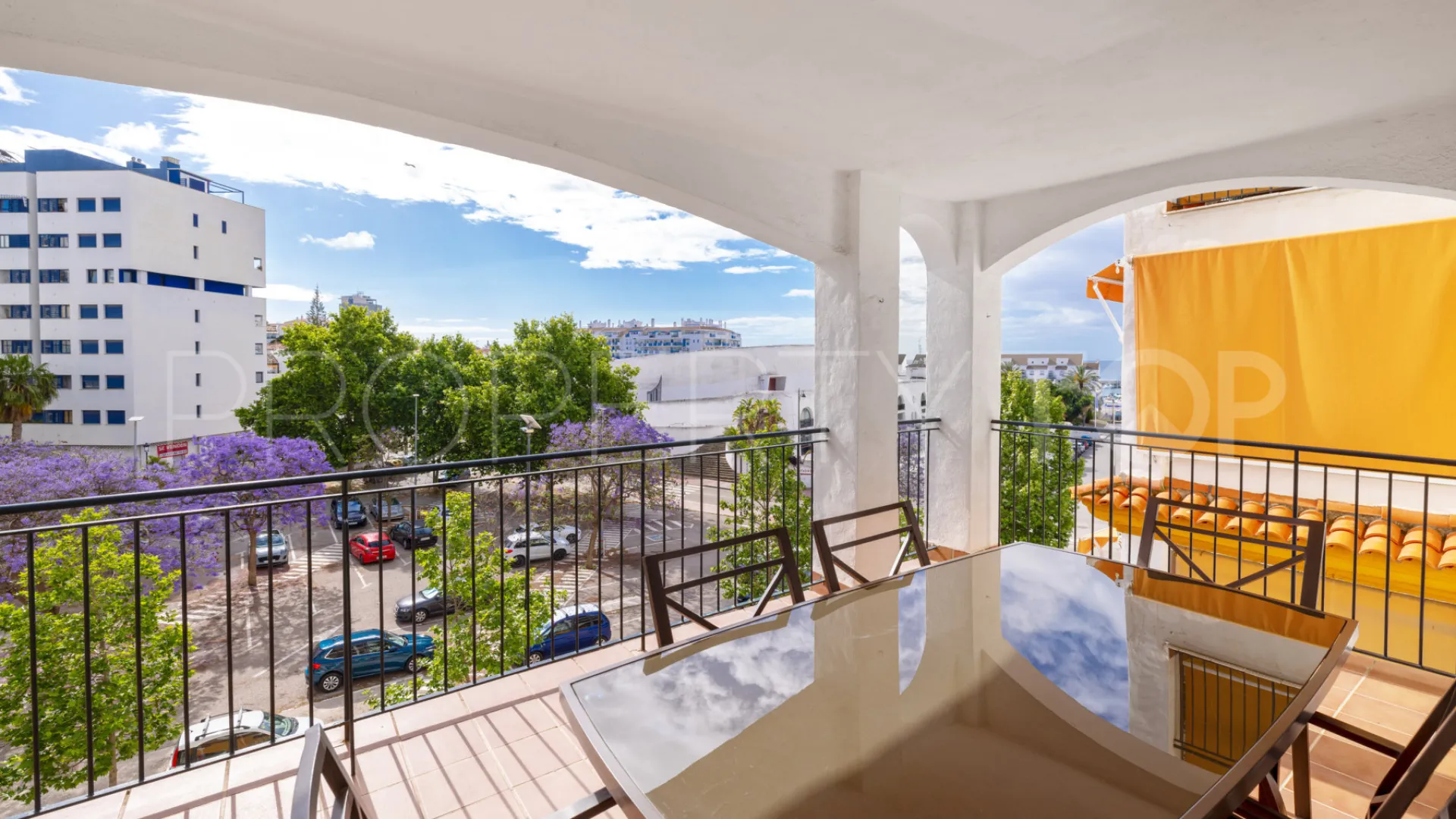 Apartamento en venta en Estepona Puerto con 3 dormitorios