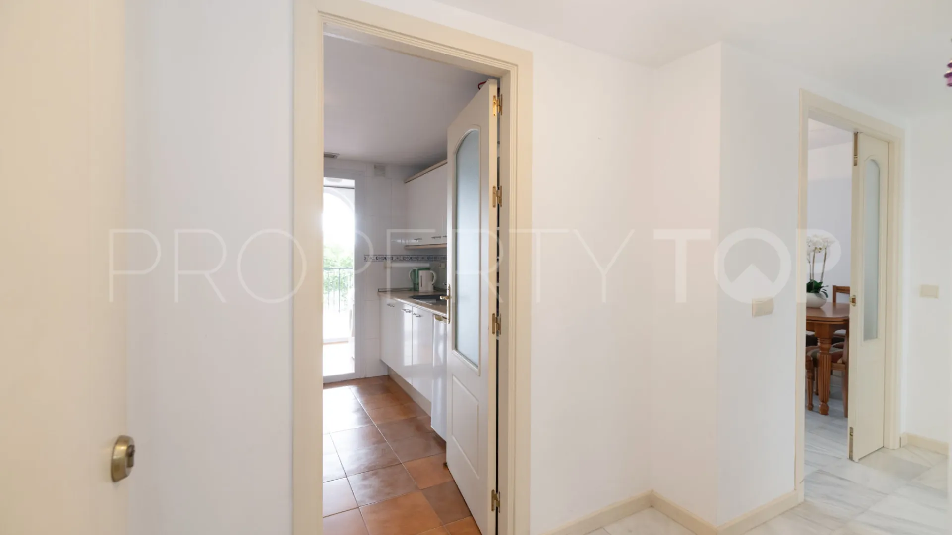 Apartamento en venta en Estepona Puerto con 3 dormitorios