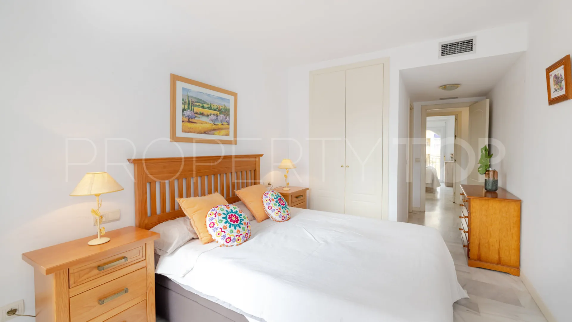 Apartamento en venta en Estepona Puerto con 3 dormitorios