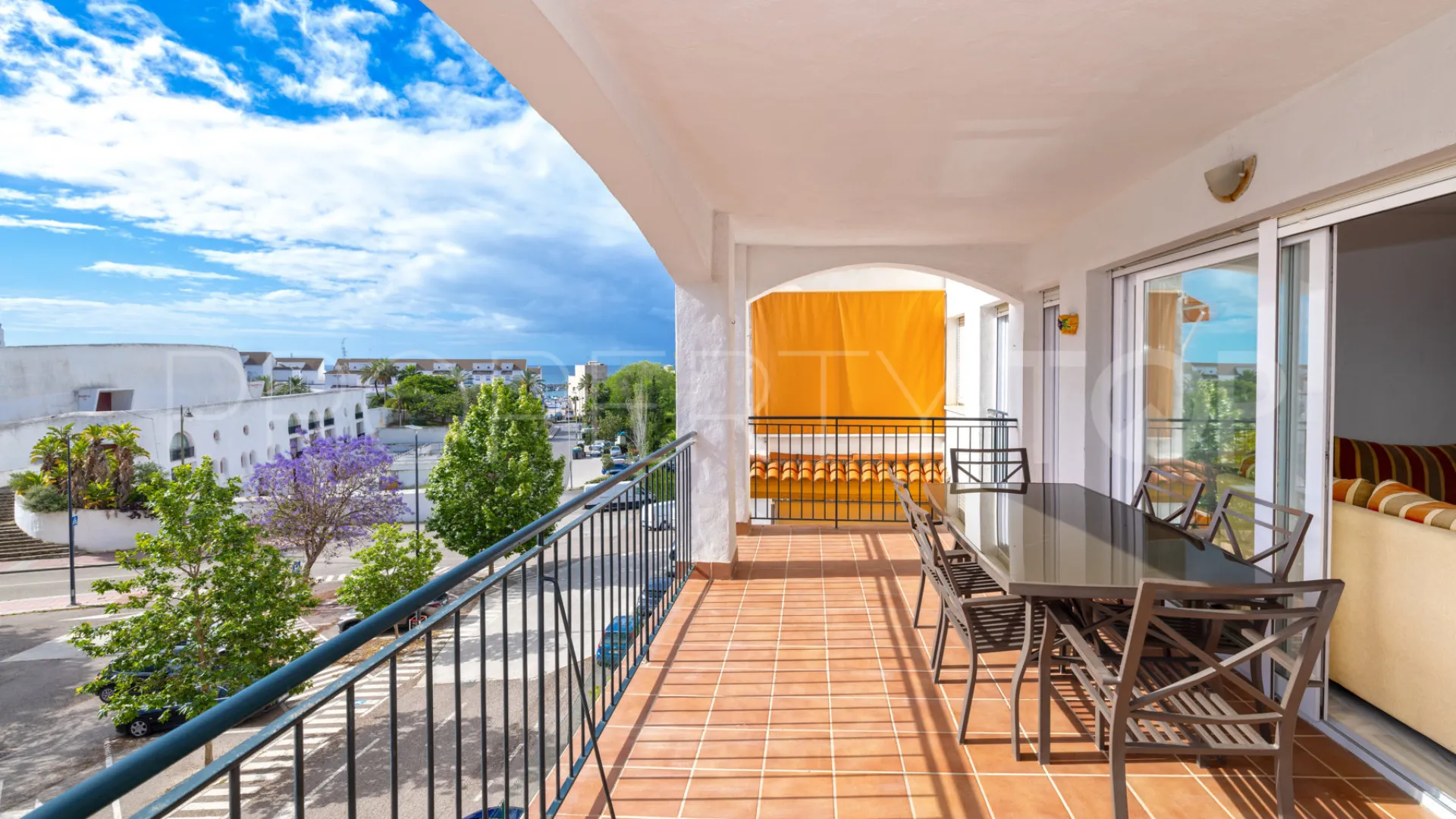Apartamento en venta en Estepona Puerto con 3 dormitorios