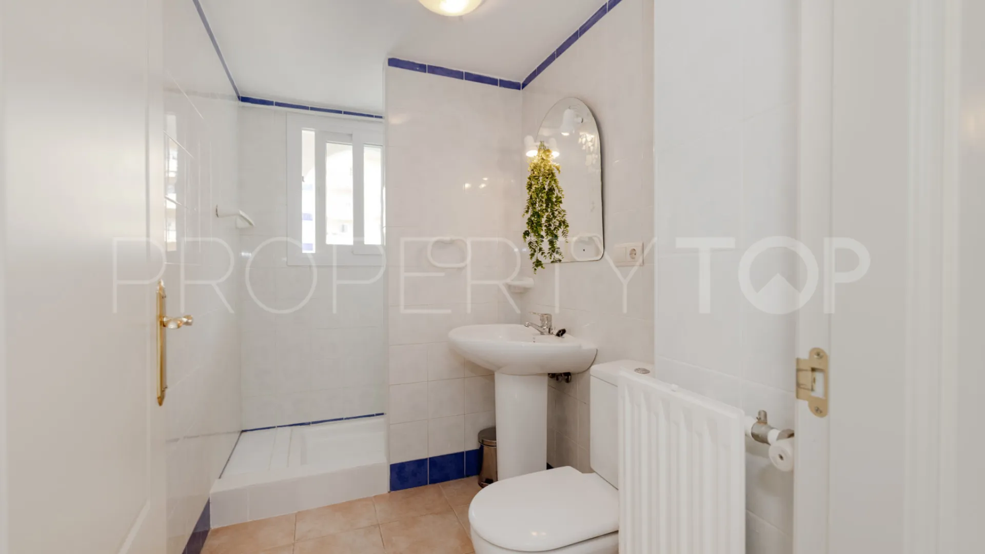 Apartamento en venta en Estepona Puerto con 3 dormitorios