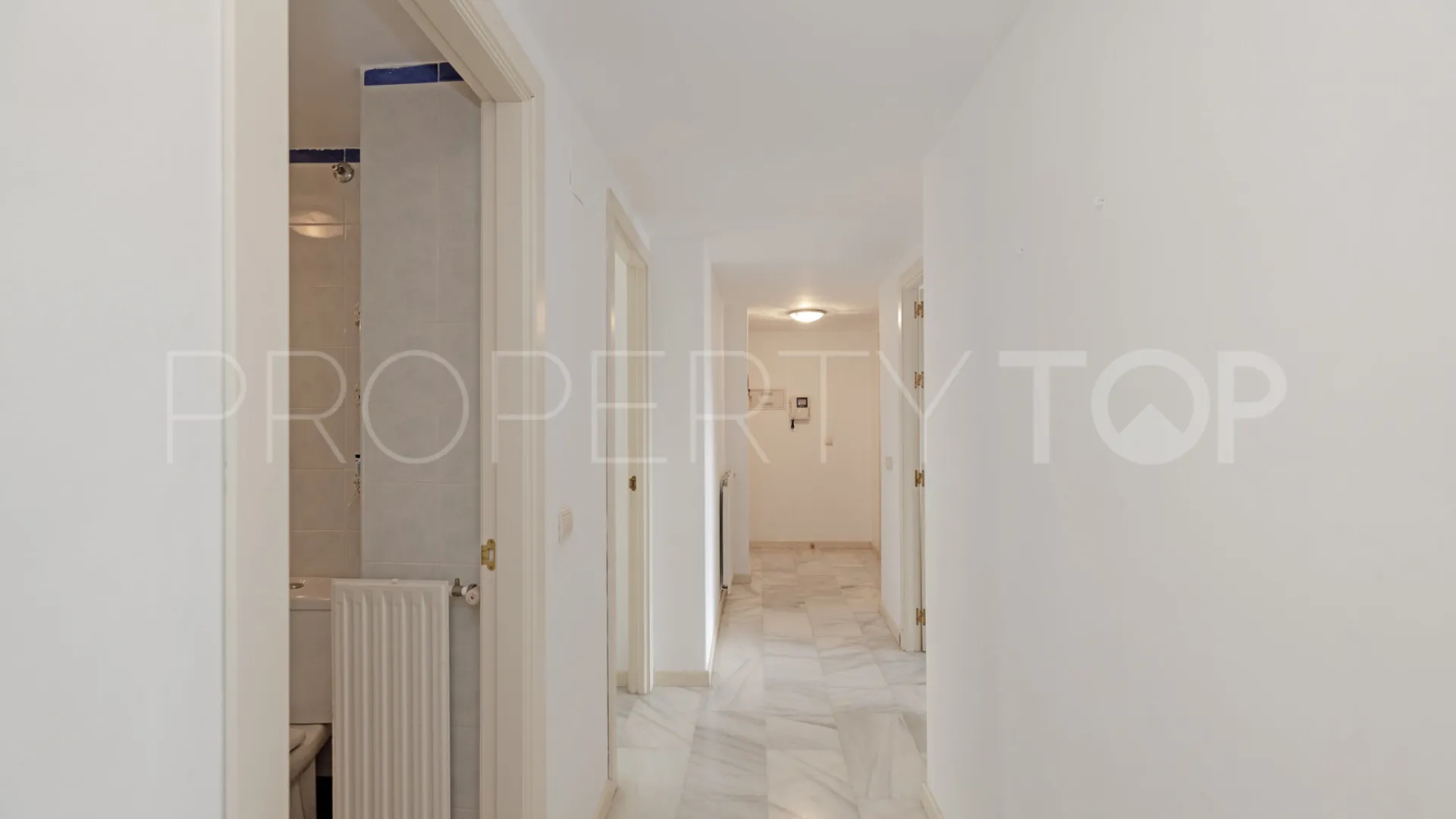 Apartamento en venta en Estepona Puerto con 3 dormitorios