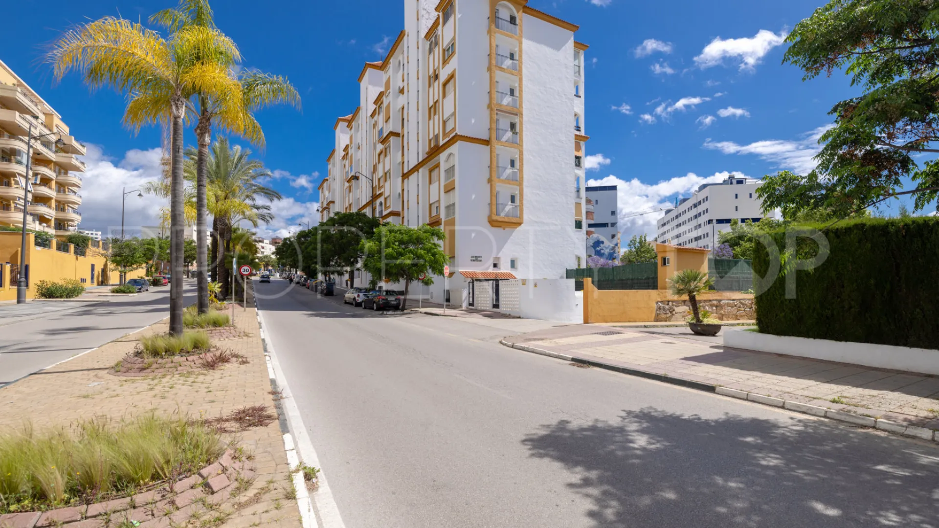 Apartamento en venta en Estepona Puerto con 3 dormitorios