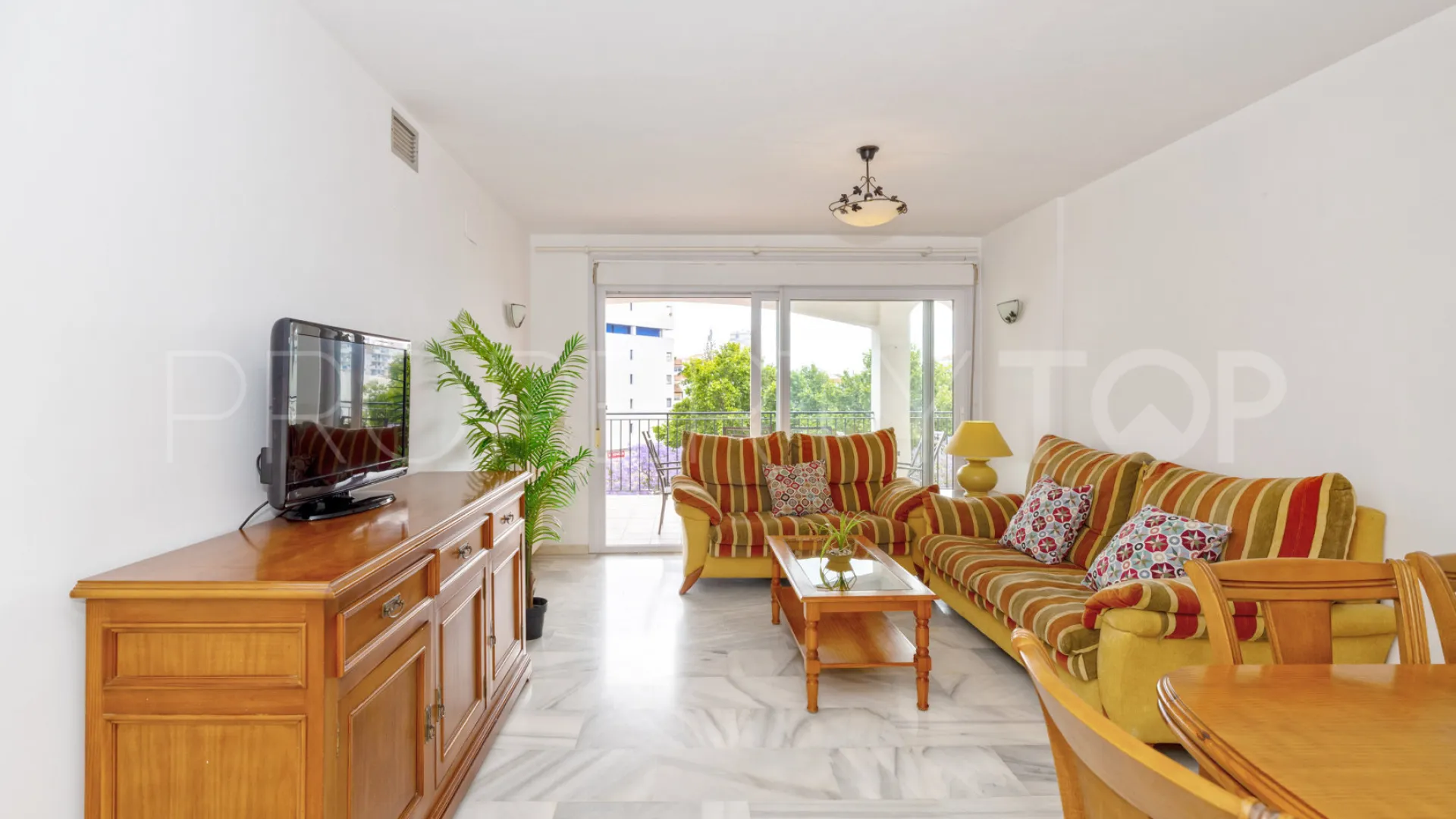 Apartamento en venta en Estepona Puerto con 3 dormitorios