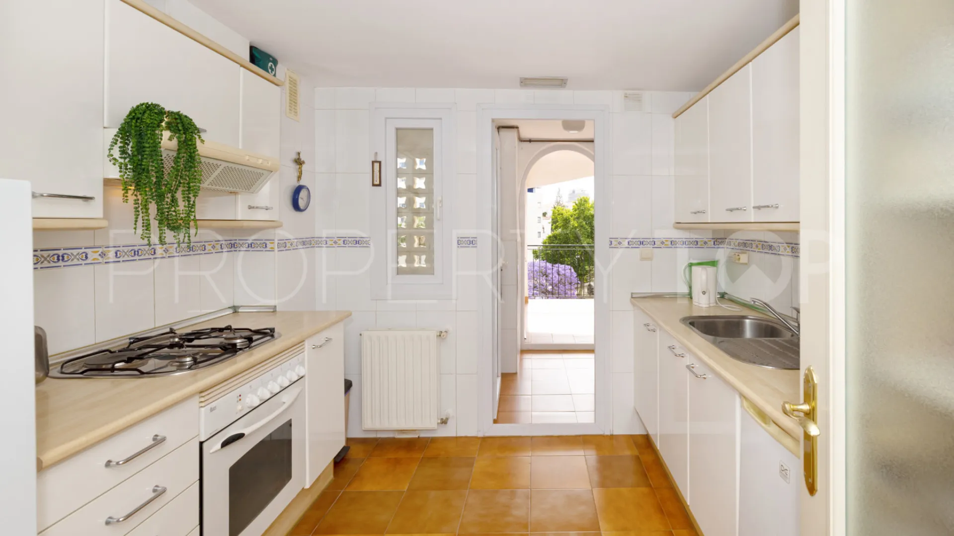 Apartamento en venta en Estepona Puerto con 3 dormitorios