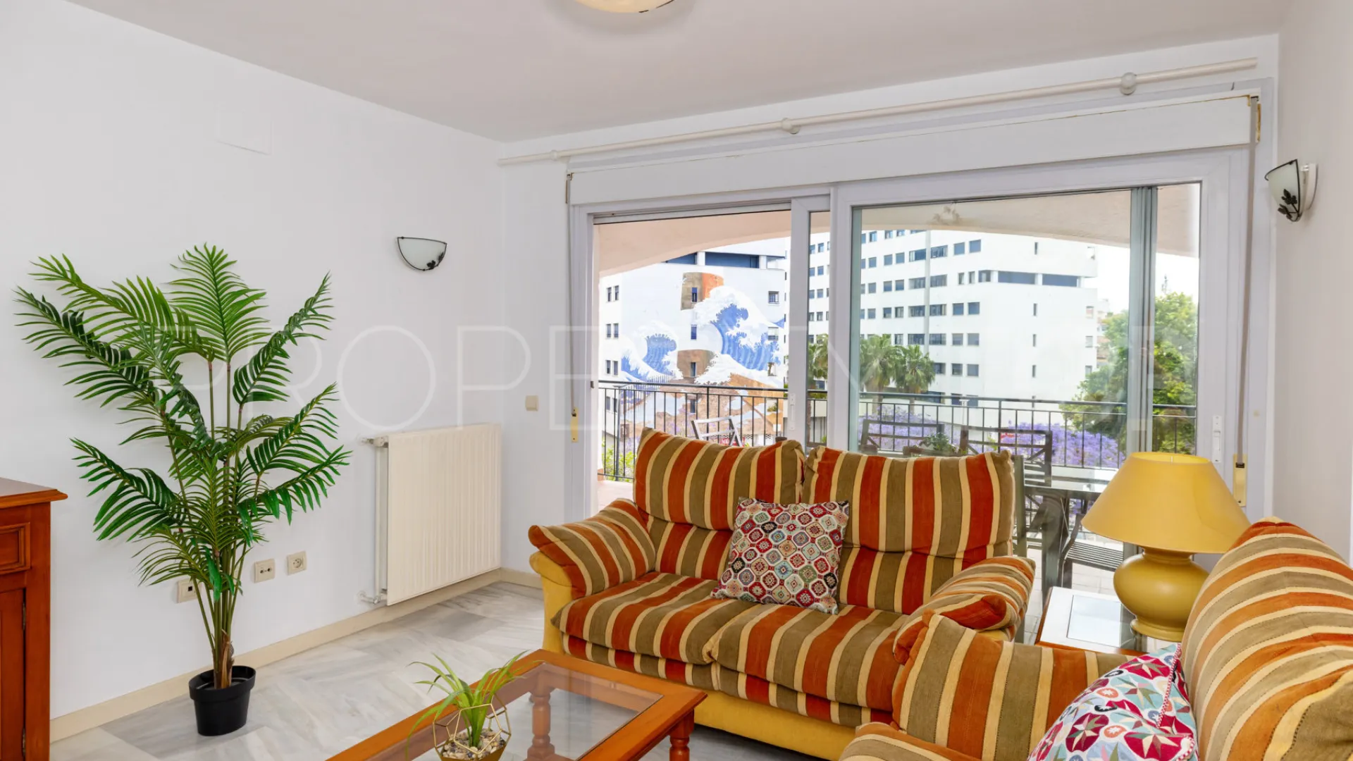 Apartamento en venta en Estepona Puerto con 3 dormitorios
