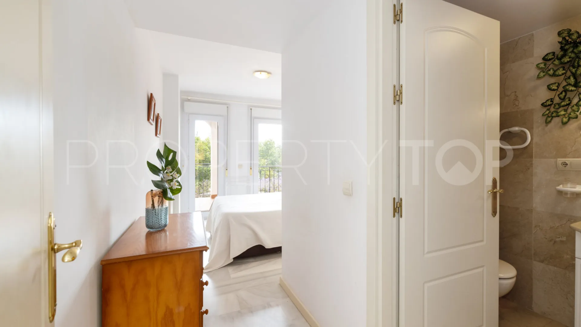 Apartamento en venta en Estepona Puerto con 3 dormitorios