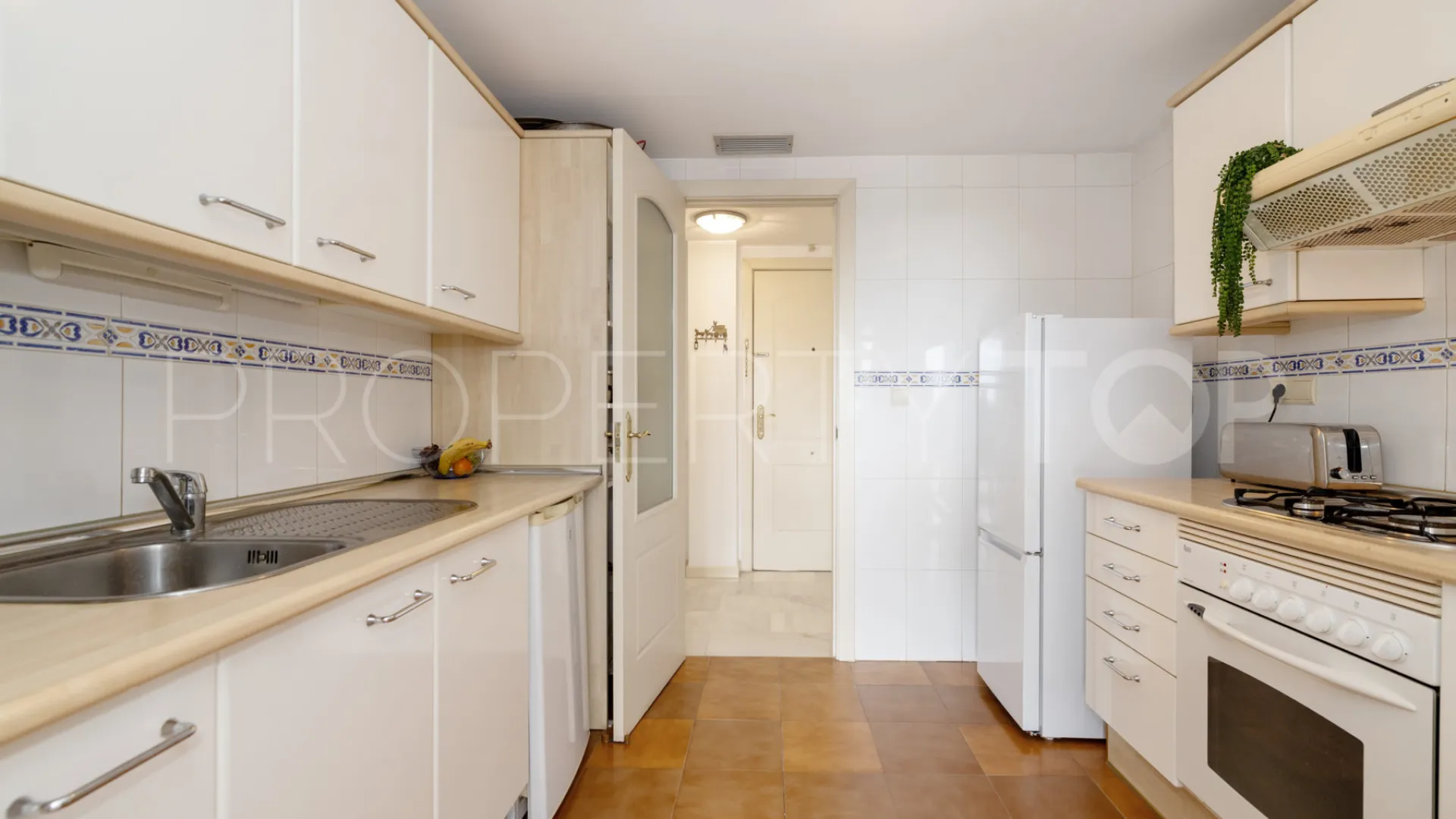 Apartamento en venta en Estepona Puerto con 3 dormitorios