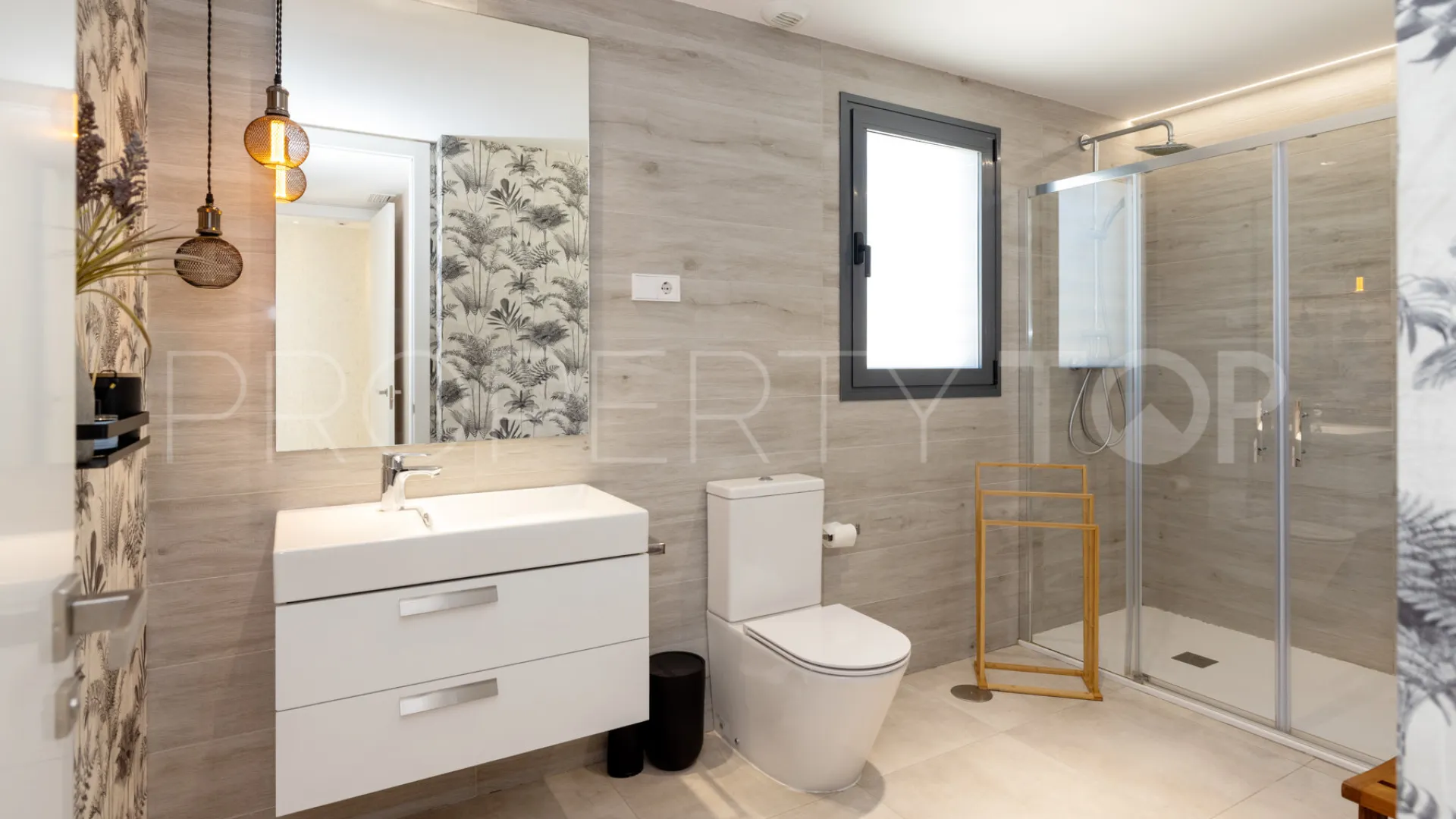 Apartamento en venta en Estepona Puerto