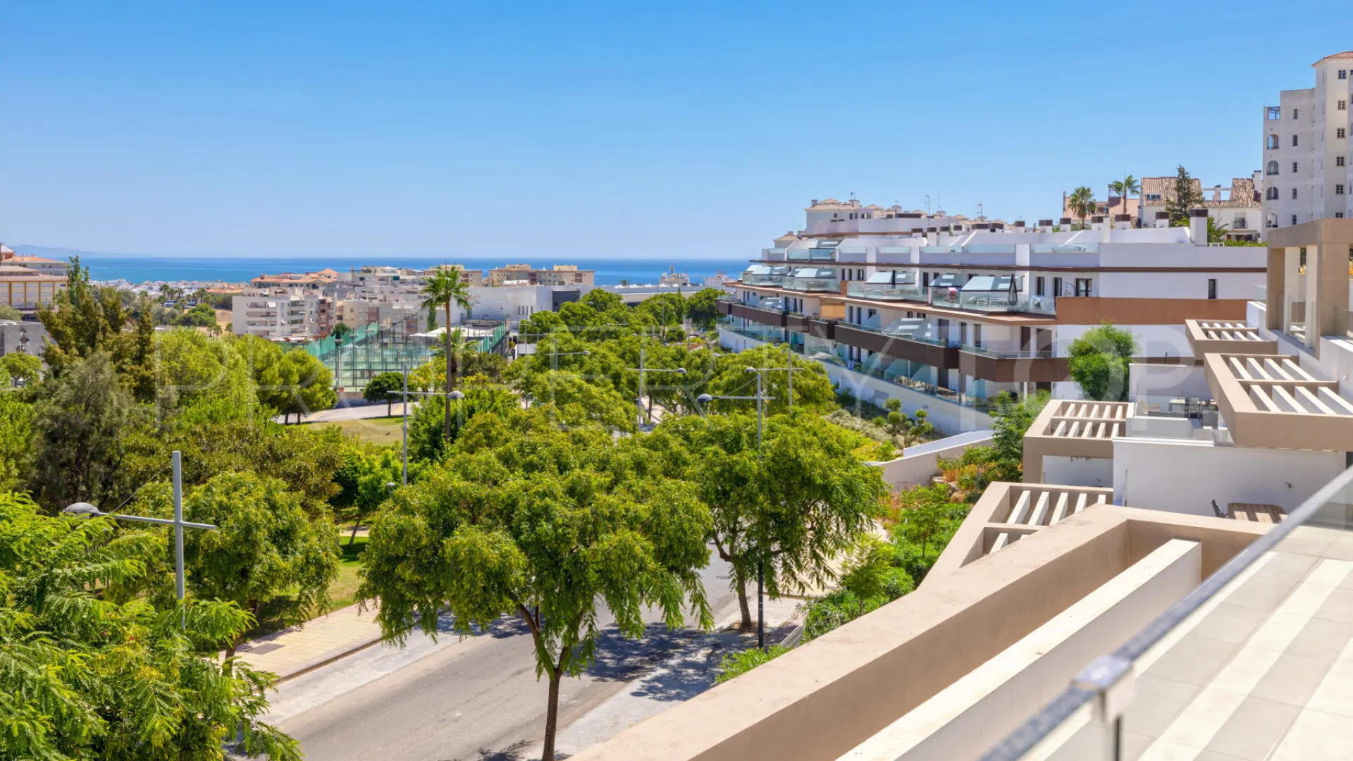 Apartamento en venta en Estepona Puerto