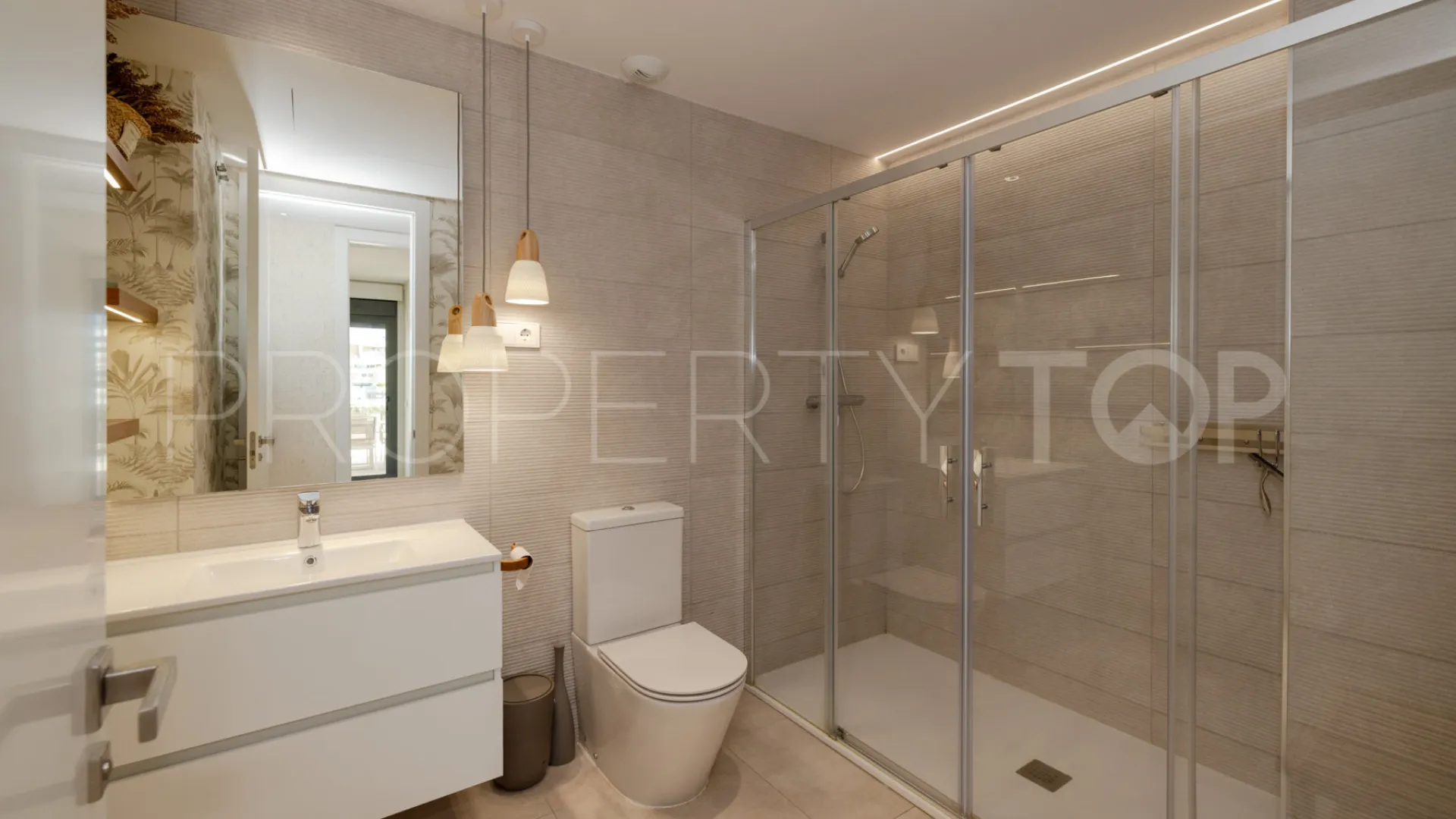 Apartamento en venta en Estepona Puerto