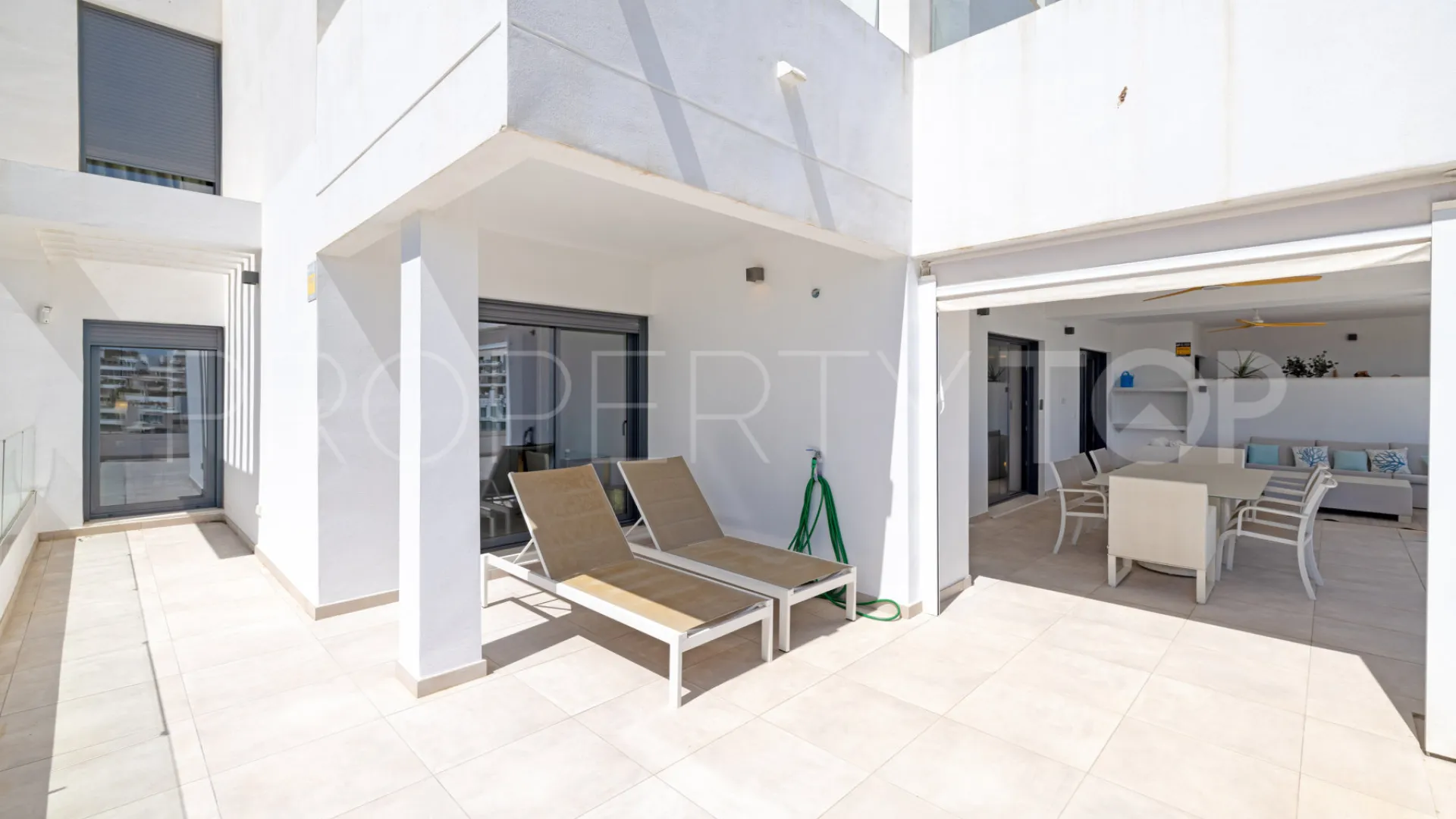 Apartamento en venta en Estepona Puerto