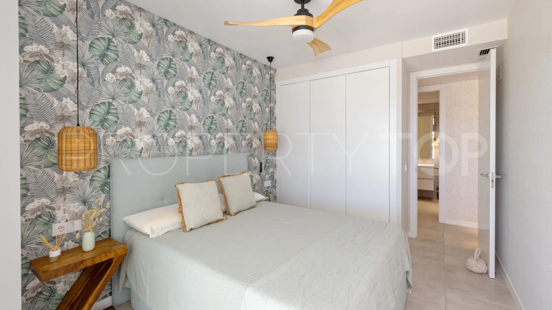 Apartamento en venta en Estepona Puerto