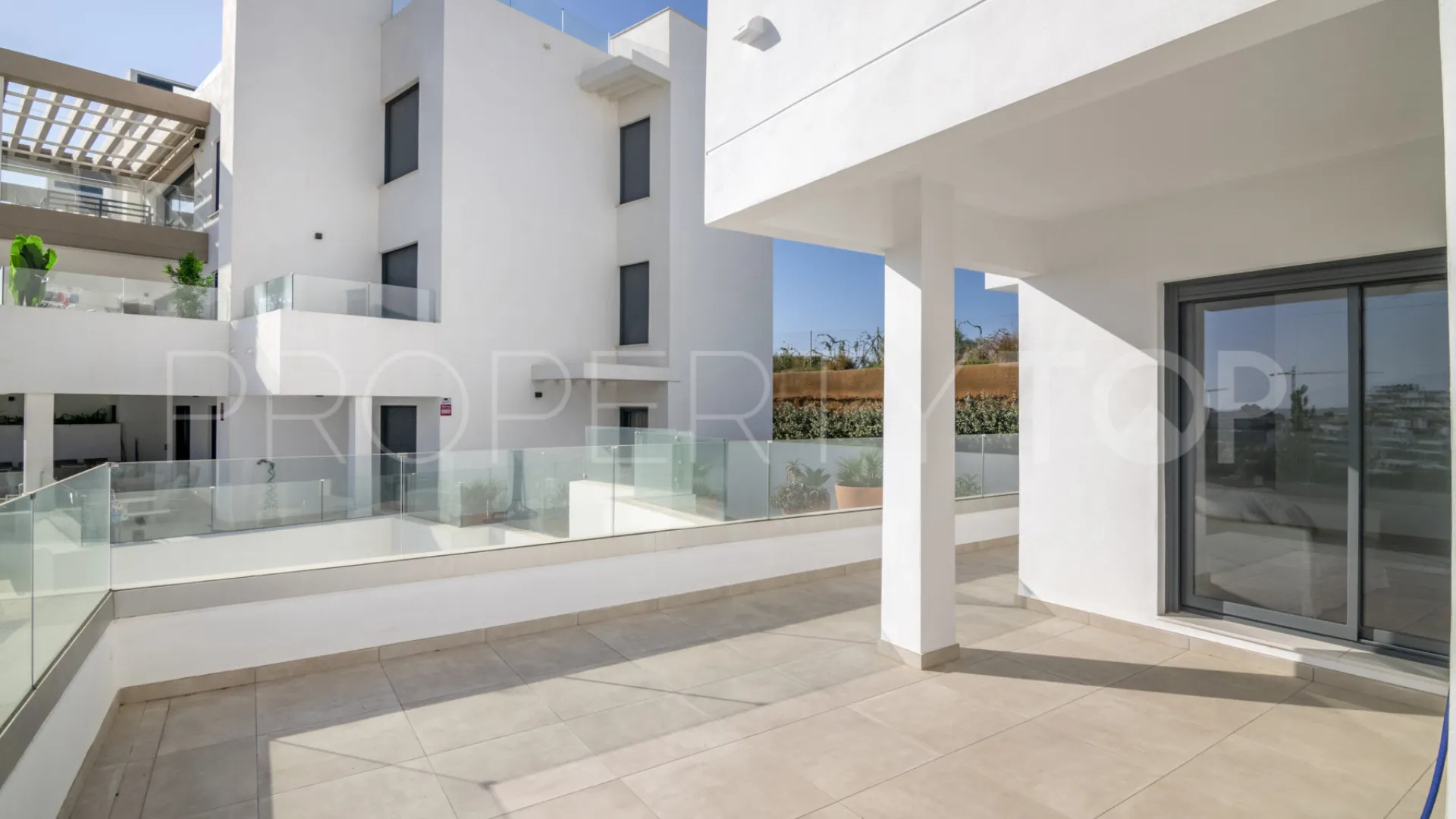 Apartamento en venta en Estepona Puerto