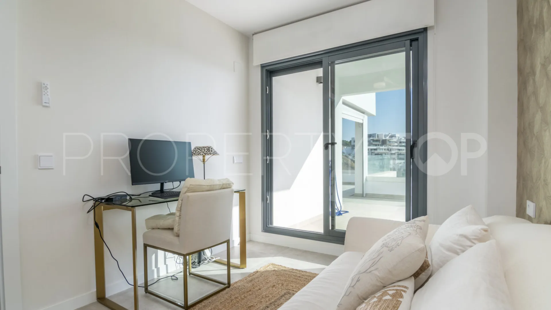 Apartamento en venta en Estepona Puerto