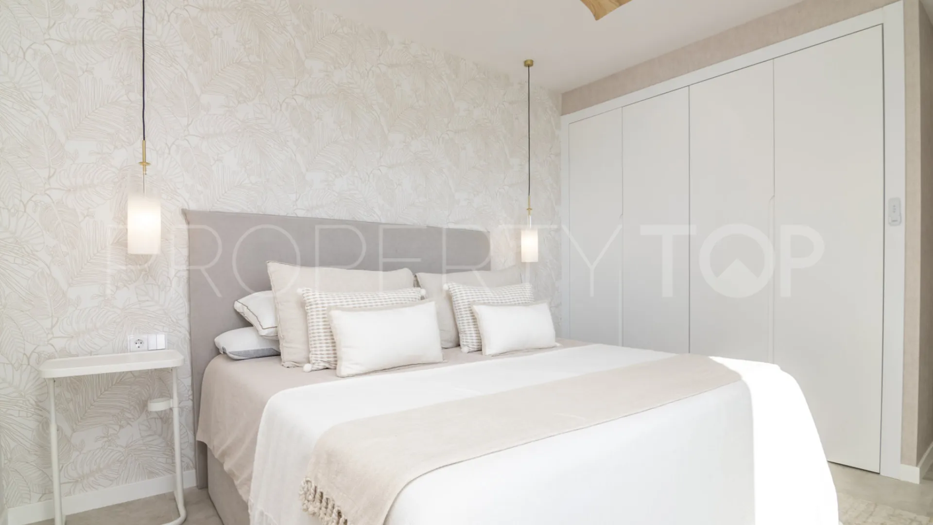 Apartamento en venta en Estepona Puerto
