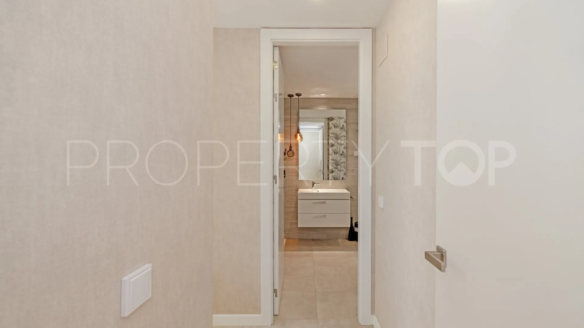 Apartamento en venta en Estepona Puerto