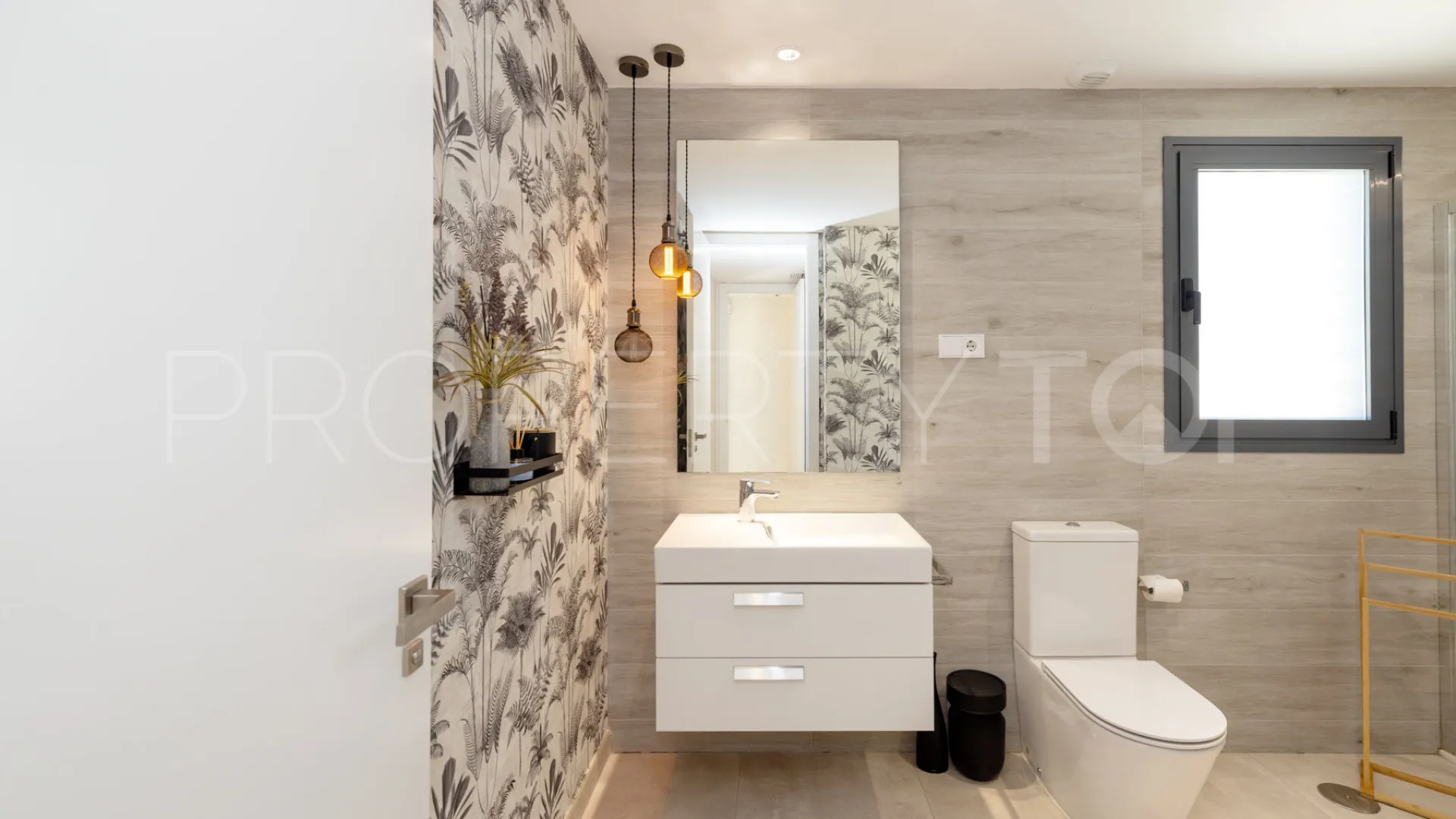 Apartamento en venta en Estepona Puerto