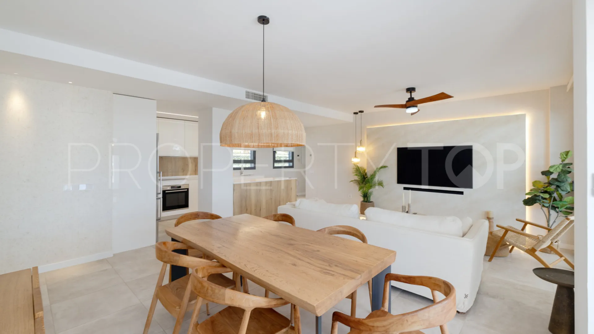 Apartamento en venta en Estepona Puerto