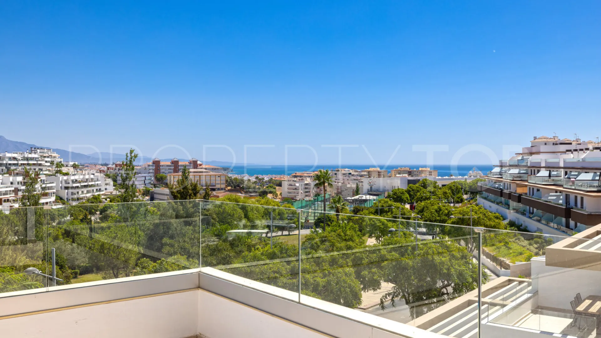 Apartamento en venta en Estepona Puerto