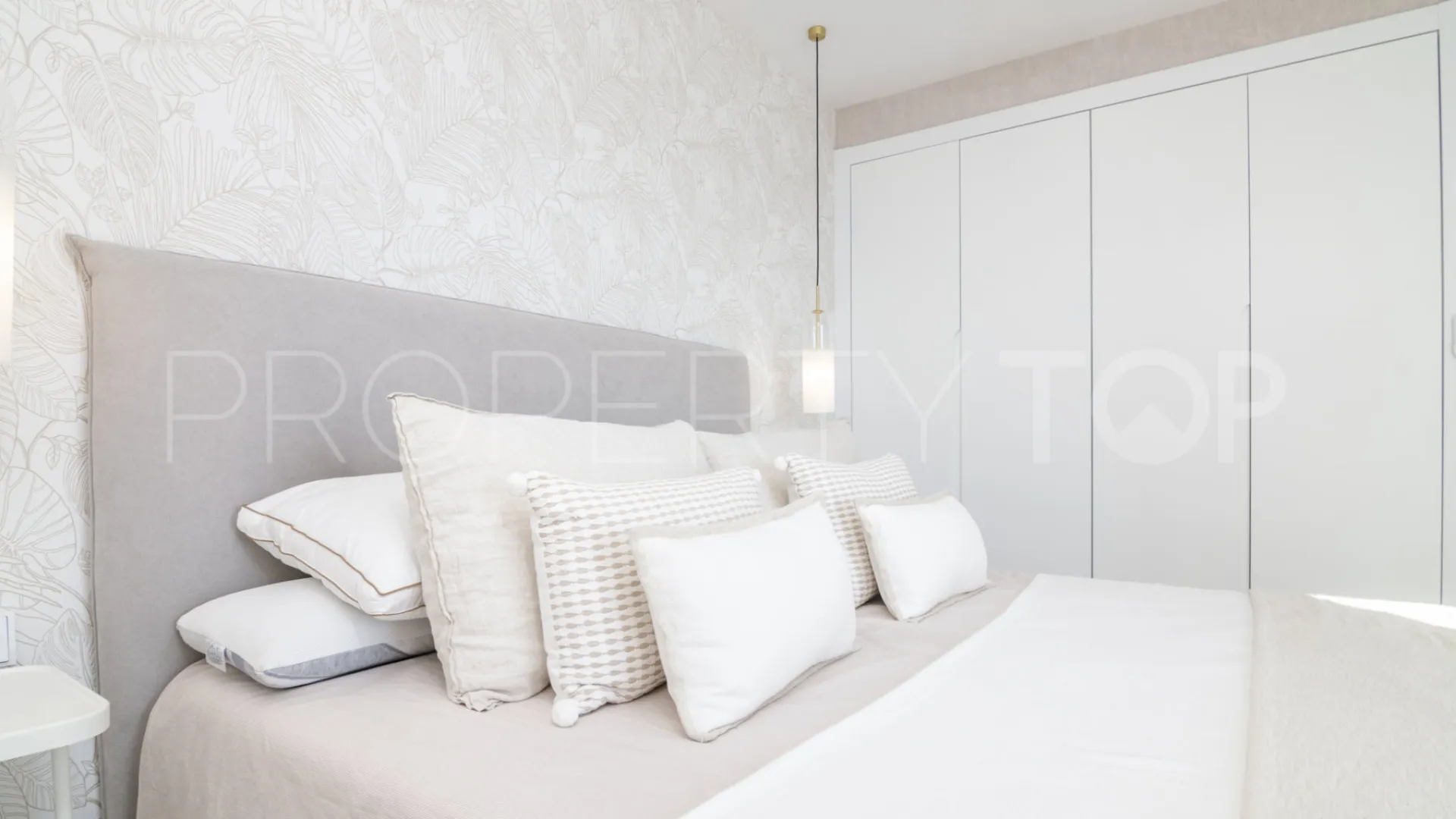 Apartamento en venta en Estepona Puerto