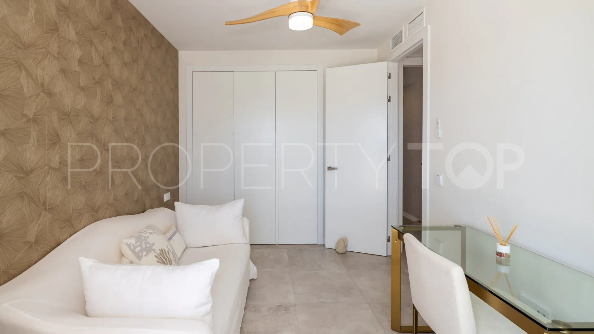 Apartamento en venta en Estepona Puerto