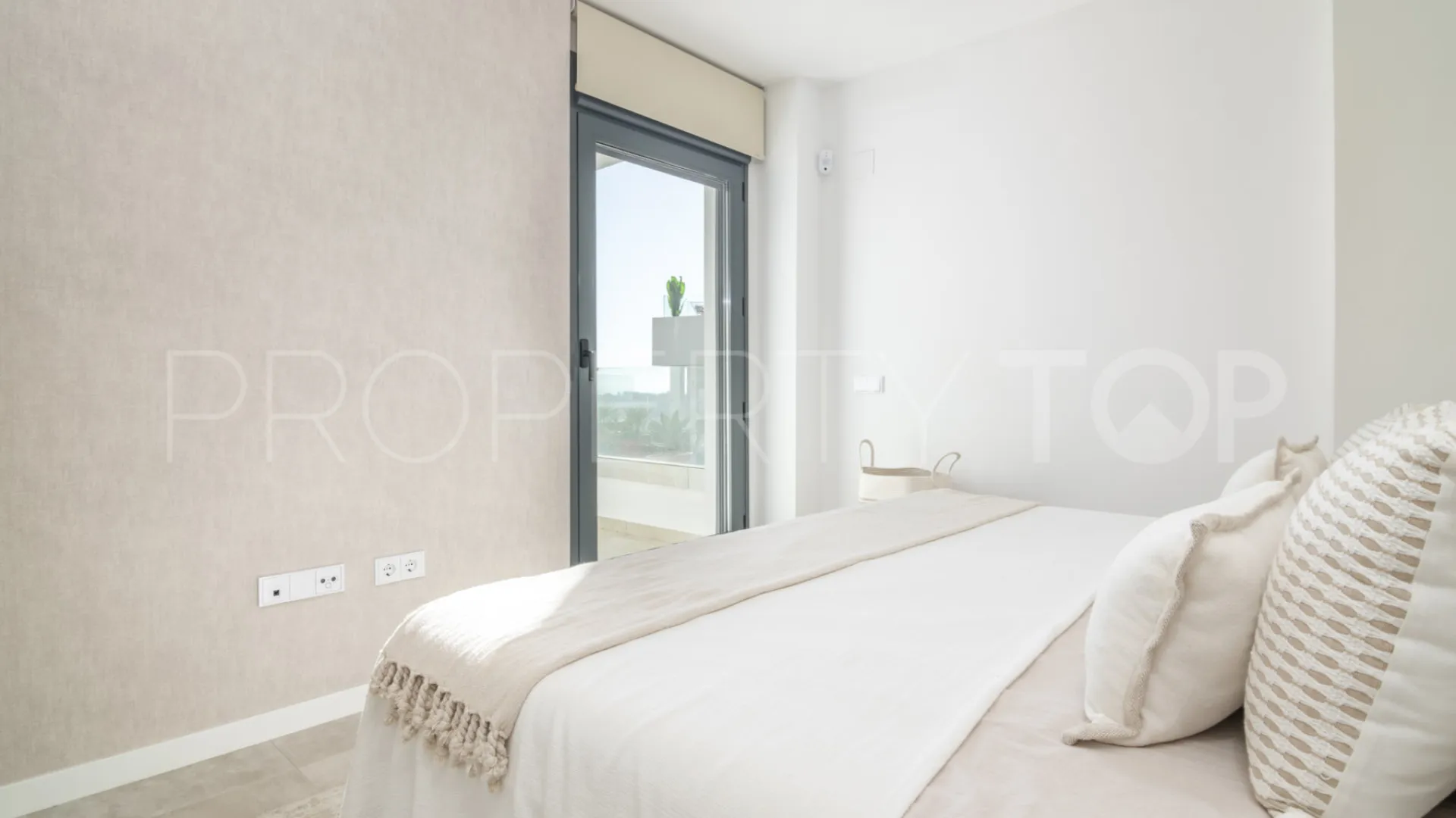 Apartamento en venta en Estepona Puerto