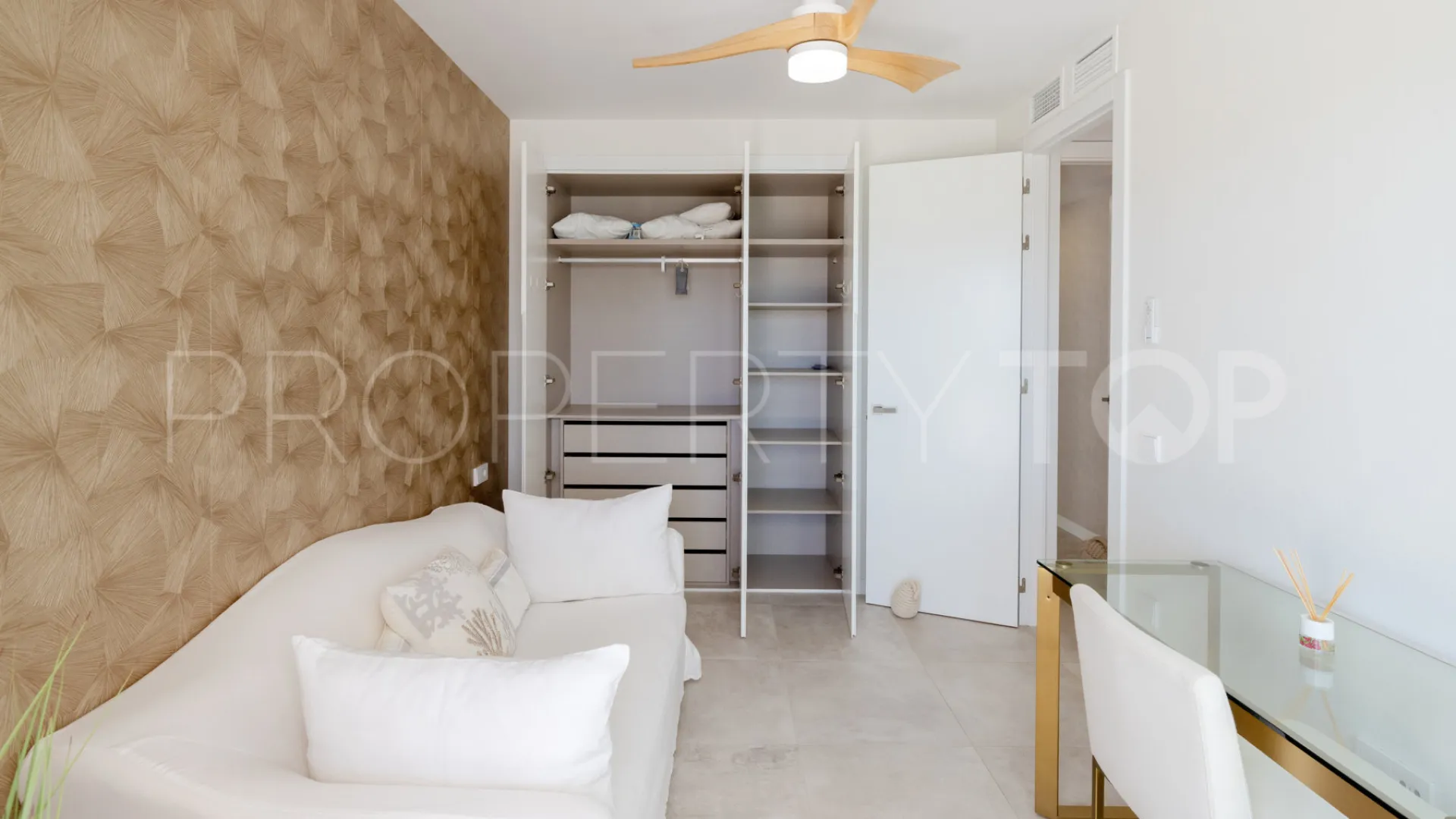 Apartamento en venta en Estepona Puerto