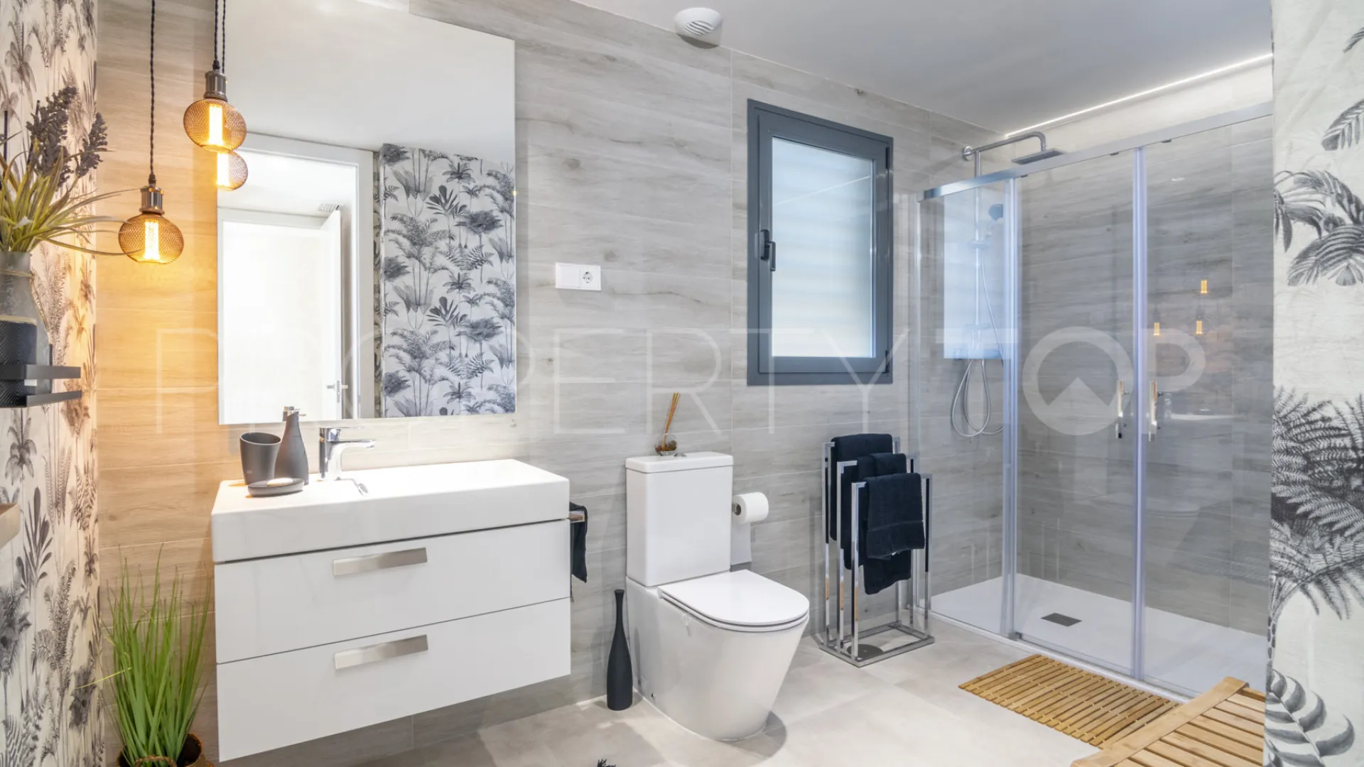 Apartamento en venta en Estepona Puerto