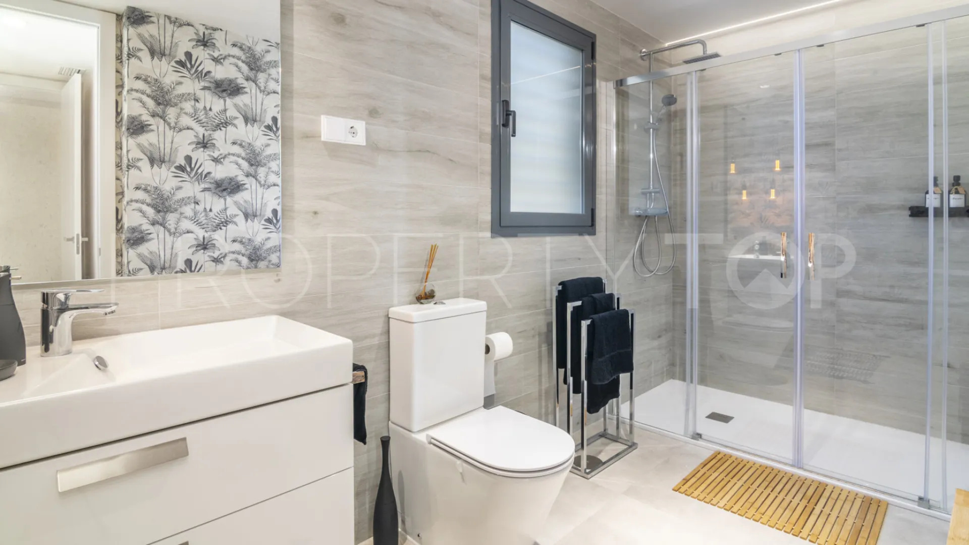 Apartamento en venta en Estepona Puerto