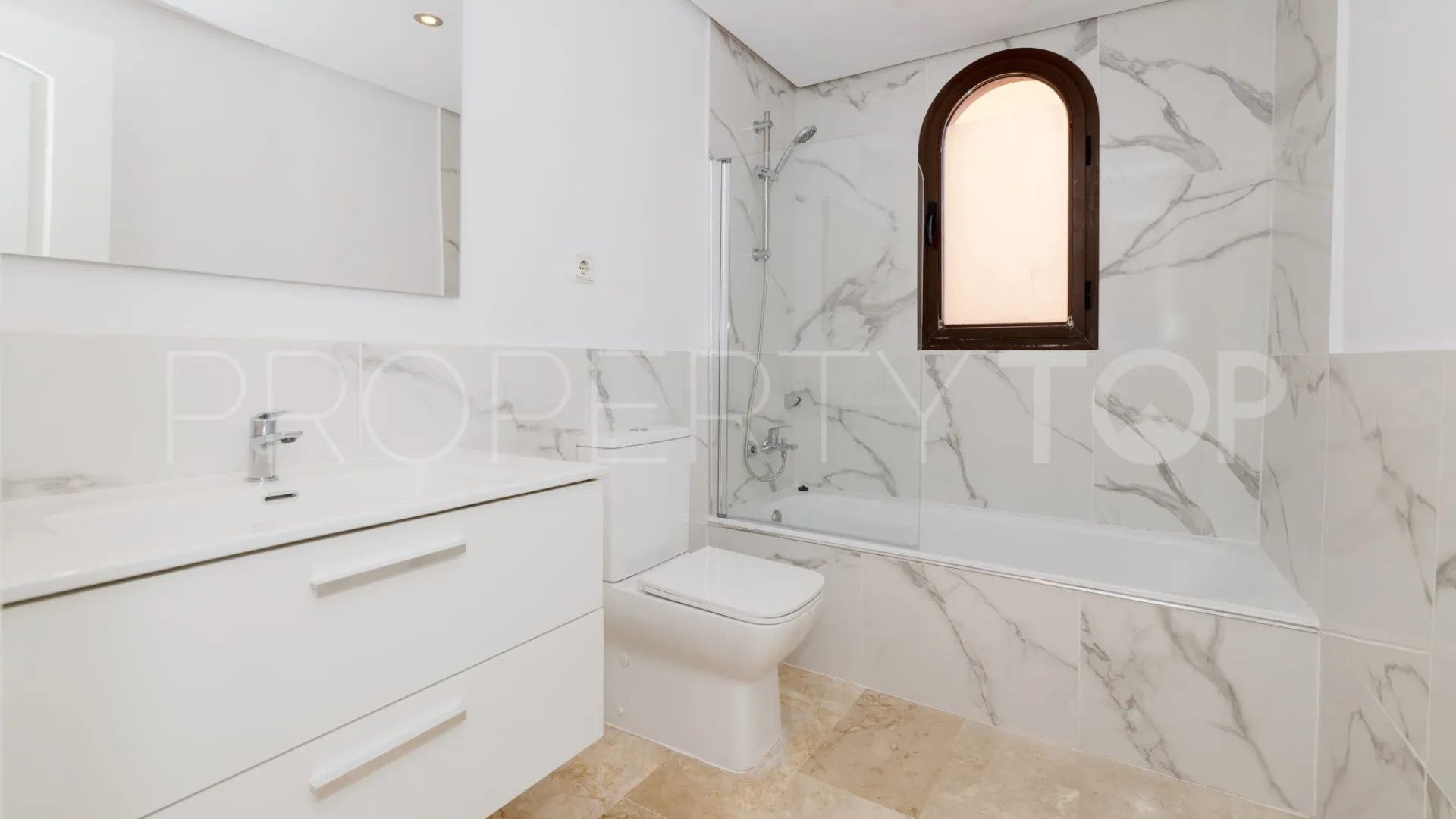 For sale apartment in Estepona Golf