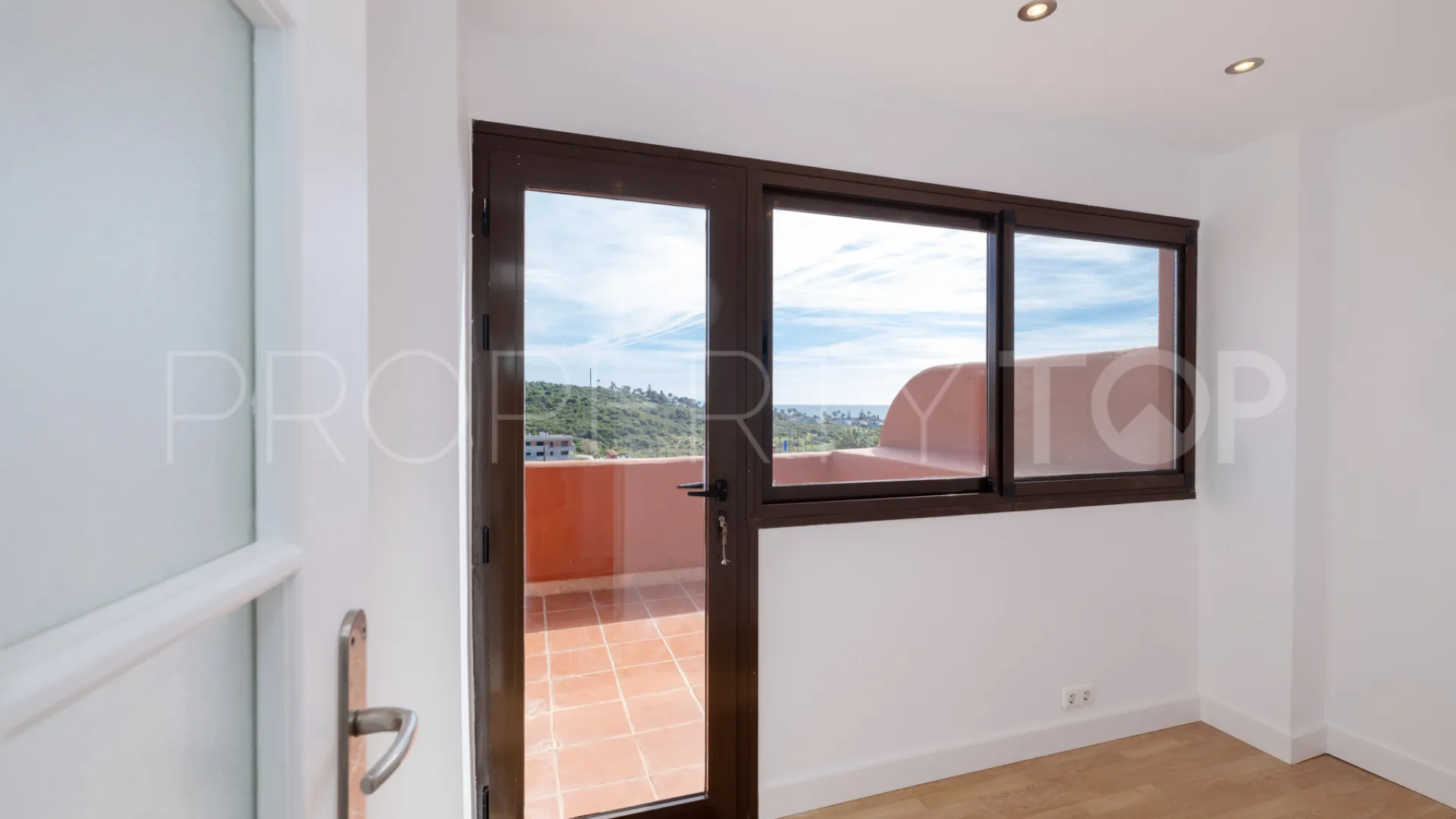 For sale apartment in Estepona Golf