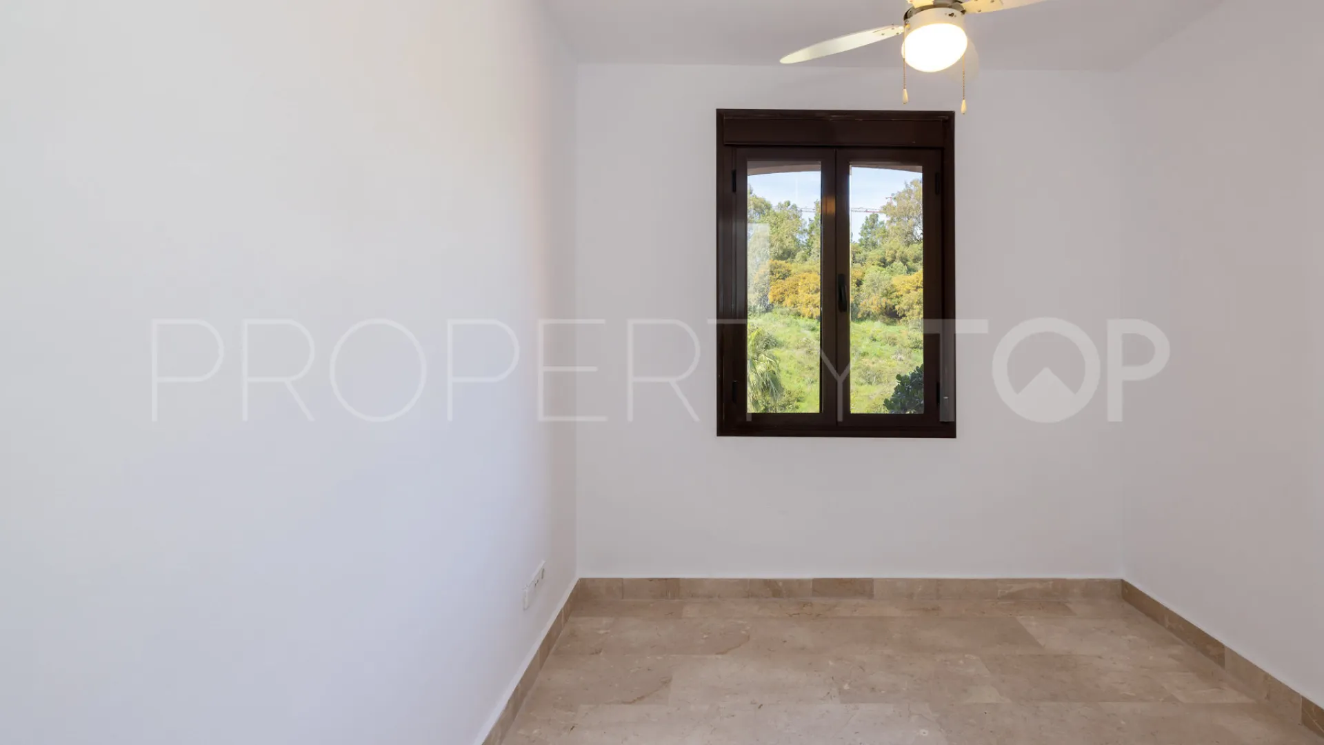 For sale apartment in Estepona Golf