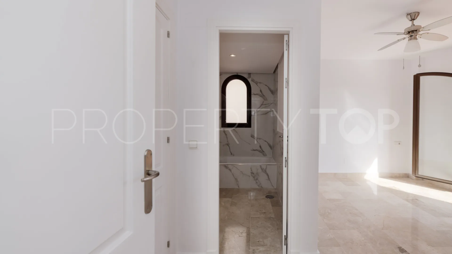 For sale apartment in Estepona Golf