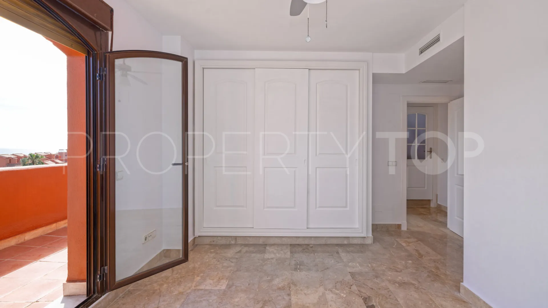 For sale apartment in Estepona Golf
