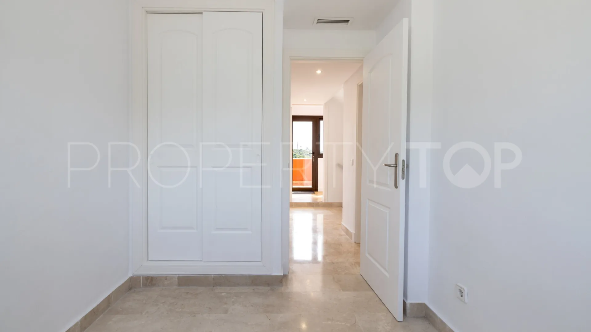 For sale apartment in Estepona Golf
