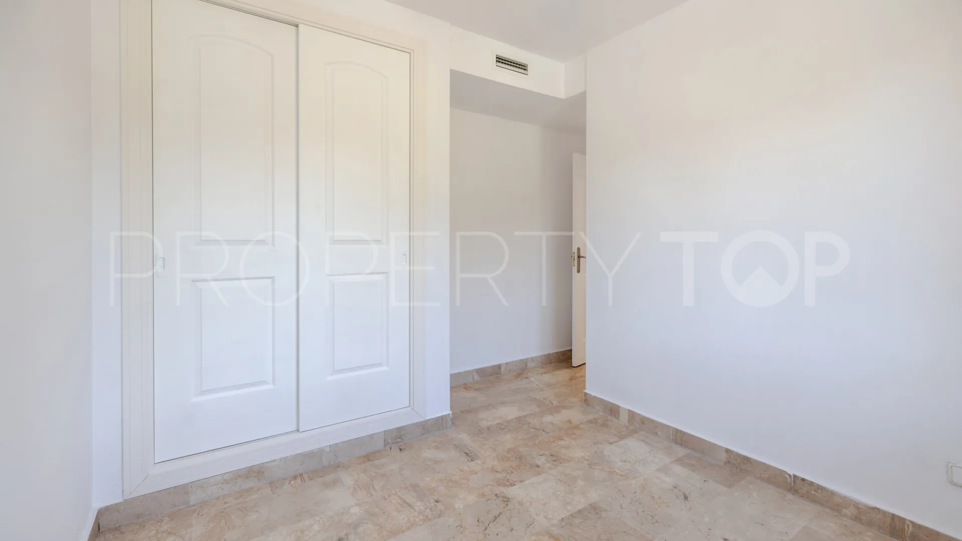 For sale apartment in Estepona Golf