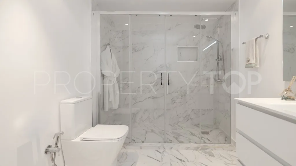Se vende apartamento con 2 dormitorios en Benahavis
