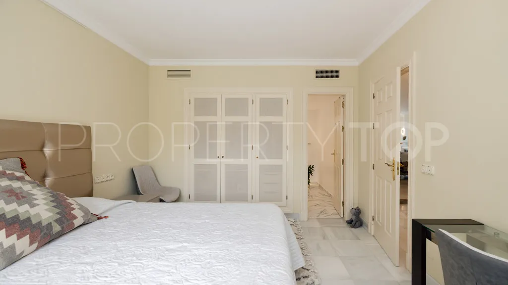 Se vende apartamento con 2 dormitorios en Benahavis